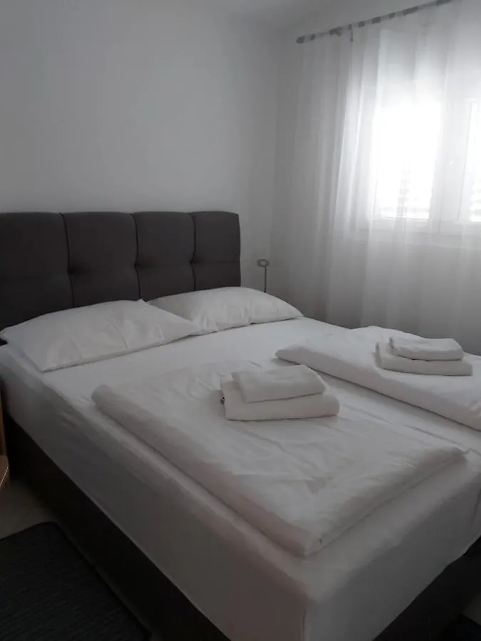 Apartmán Hausadrian /Apartments Tony Vir Chorvatsko